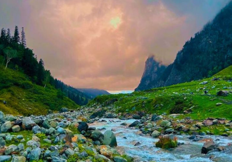 Trekking in India vs Nepal: What’s the Difference?