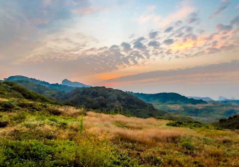Kalsubai vs Harishchandragad: Which Monsoon Trek Should You Choose?