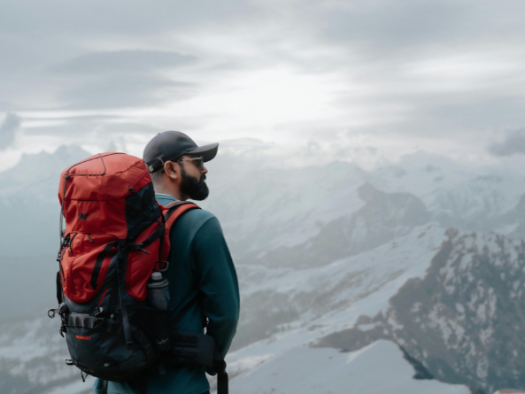 How to Dress for Long Walking Hours Without Freezing at Rest Stops